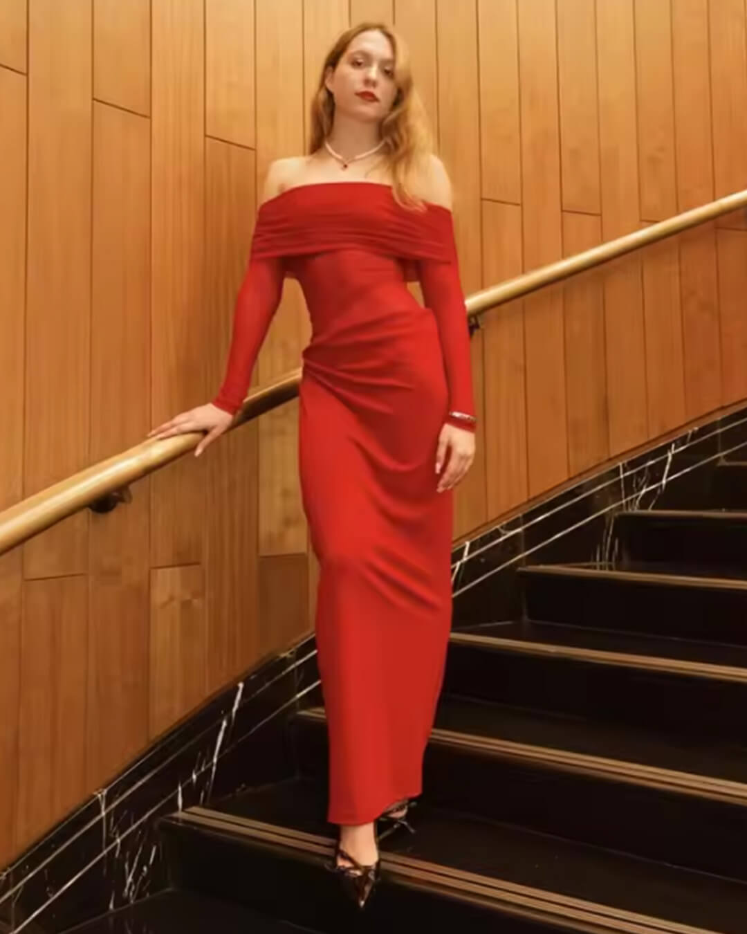 Maxi šaty Shiela z řaseného síťovaného materiálu
